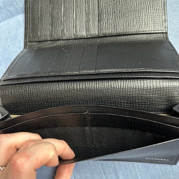 Burberry Black Long Wallet - Picture 9 of 10